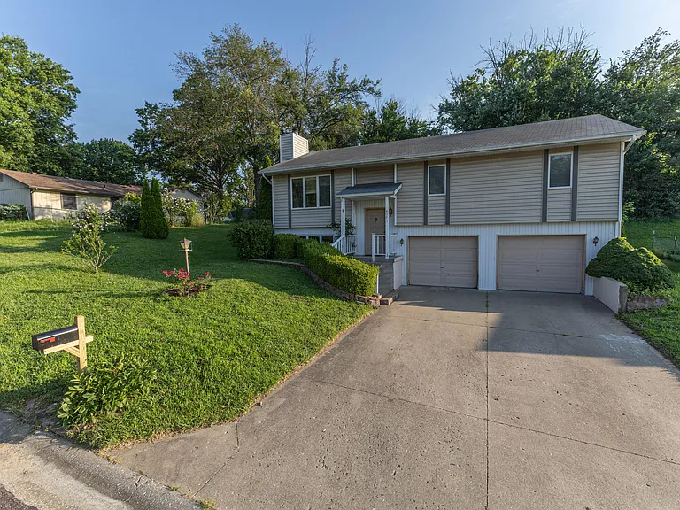 4371 W Southview Dr — Photo 1