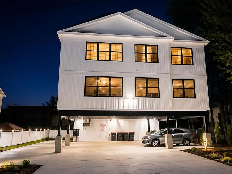 12-16 Garrison St #102