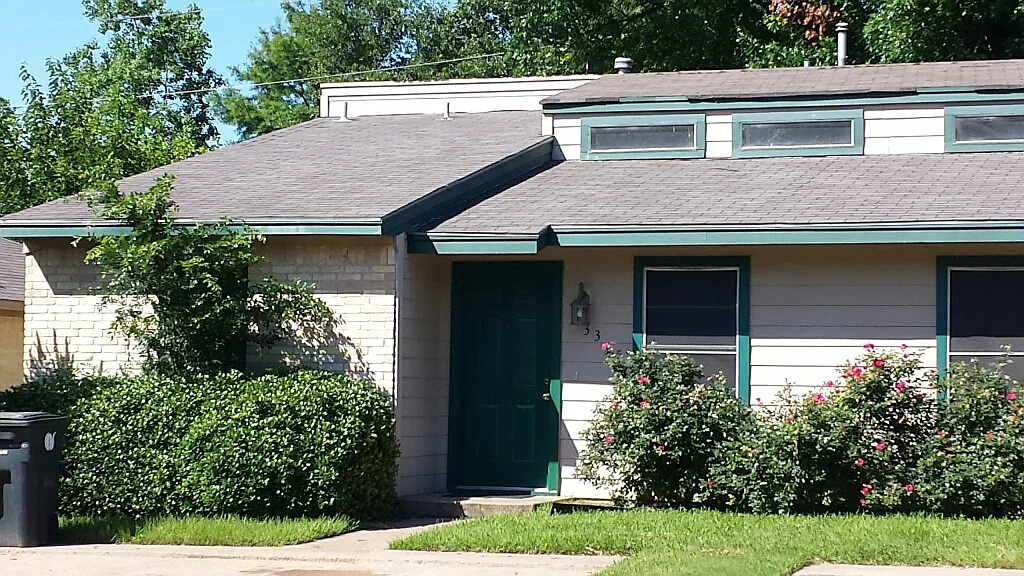 2 bed, 930 sqft, $1,150 — Photo 2