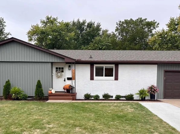 1222 Whittier Ct, Clinton, IA 52732