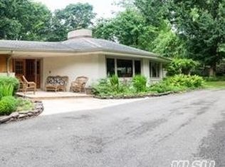 3 New Harbor Rd, Northport, NY 11768