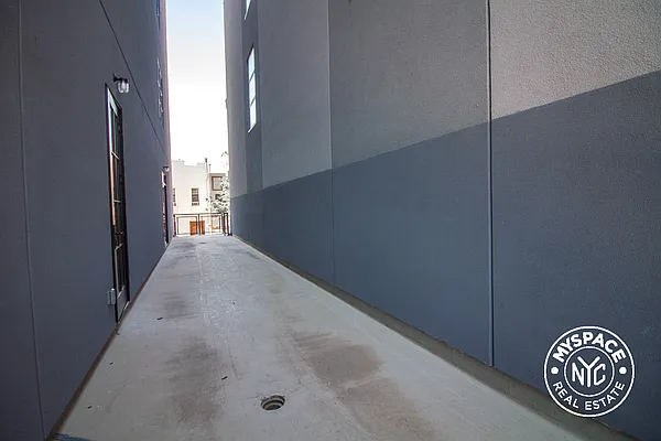 Rented by MySpaceNYC | media 10