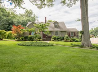 381 Heights Rd, Wyckoff, NJ 07481