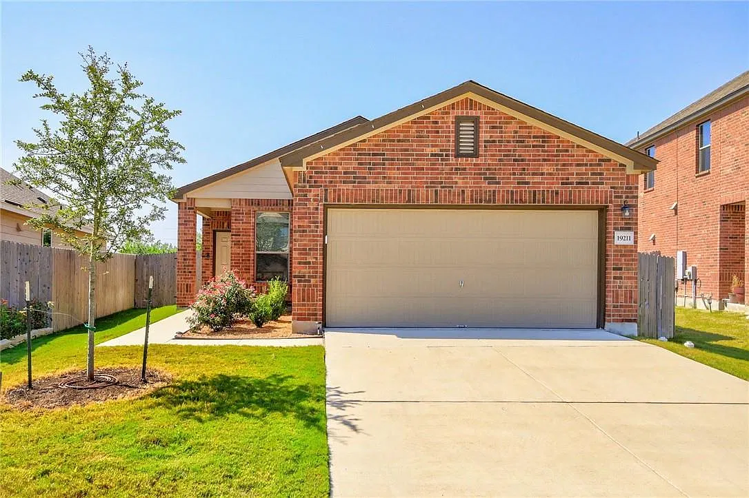 3 bed, 2.0 bath, 1352 sqft, $1,700 — Photo 1