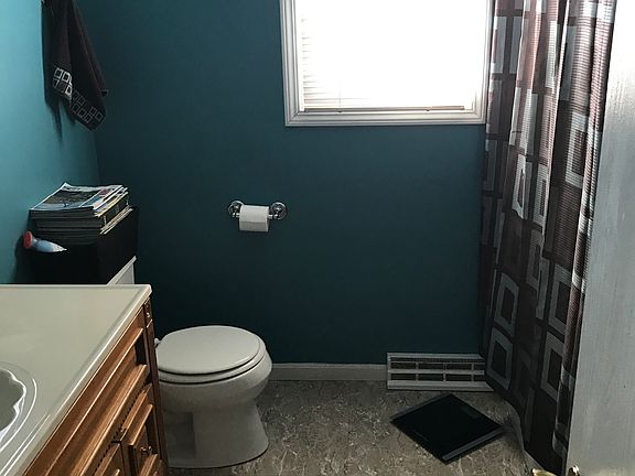 Upstairs full bath