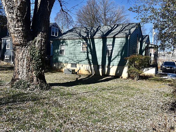 2nd image of 915 W 3rd North St