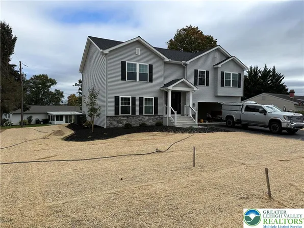 5743 Crescent Dr N, Whitehall Township, PA 18078