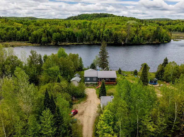 668 Chemin Du Ruisseau, Val Des Monts, QC J8N 1G4