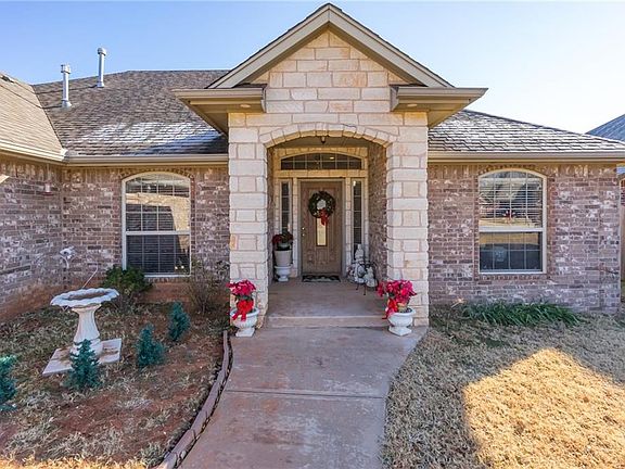 2nd image of 1451 Savannah Cir