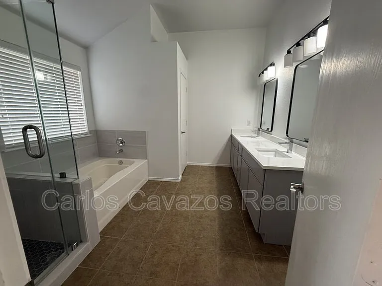 12462 Ridgetop Cir — Photo 19