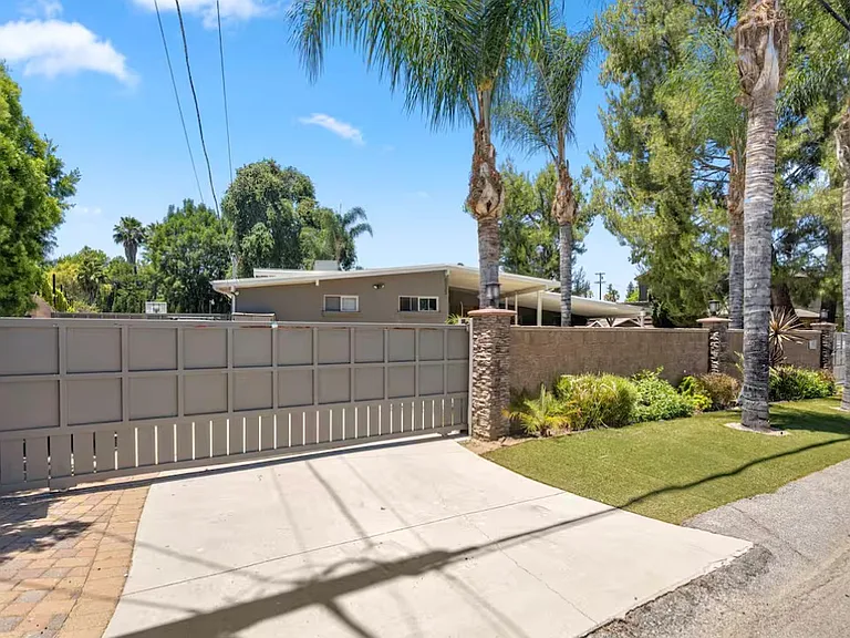 5433 Royer Ave — Photo 43