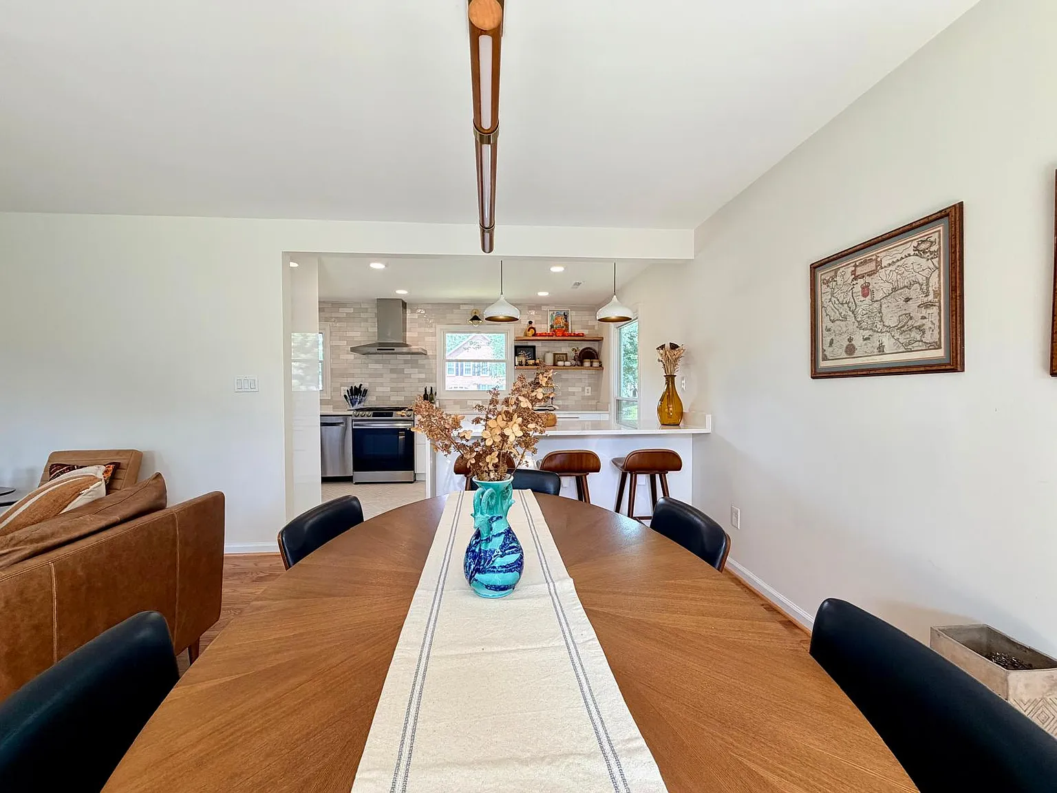 4 bed, 2462 sqft, $4,600 — Photo 4