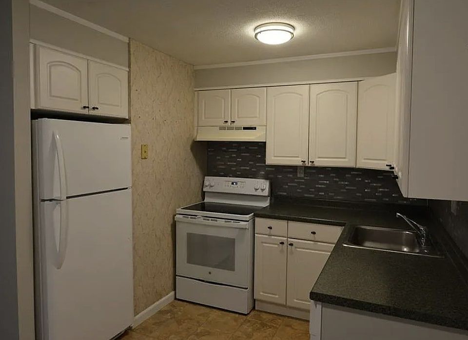 1st image of 17 Stony Brook Dr APT A2