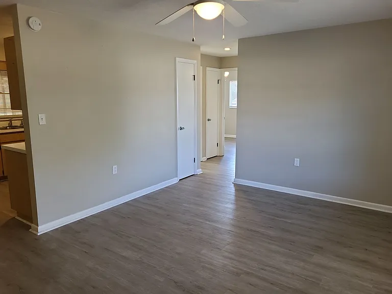 20 New Florida Ave — Photo 2
