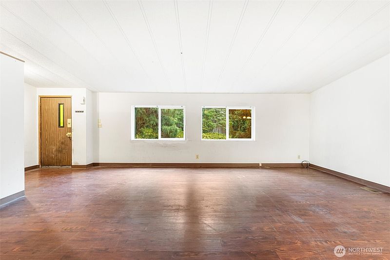 3rd image of 4029 Trenton Avenue NE