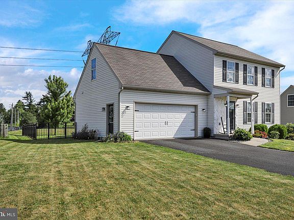2nd image of 5 Willowcreek Ave #U-0043