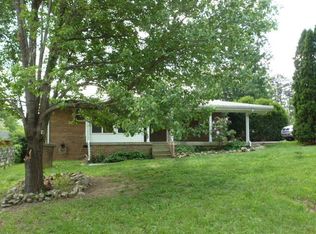 1028 W Hill Rd, Jamestown, TN 38556