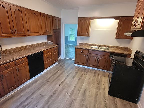 4th image of 615 Evans St