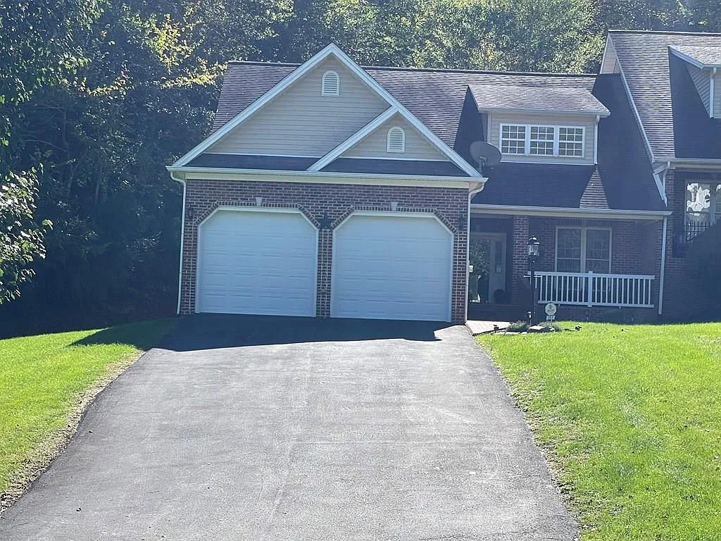 251 Cresswood Dr photo 1