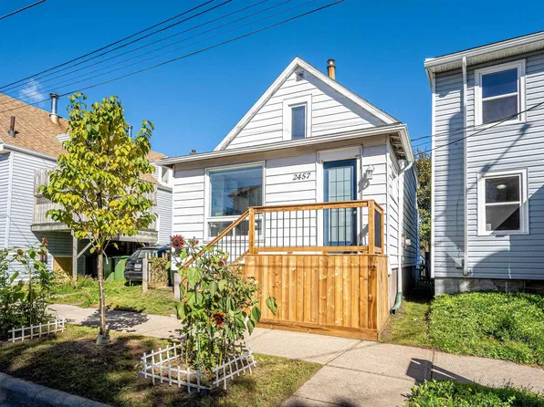 2457 Gladstone St, Halifax, NS B3K 4W2