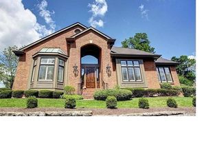 7196 Hunters Creek Dr, Dayton, OH 45459