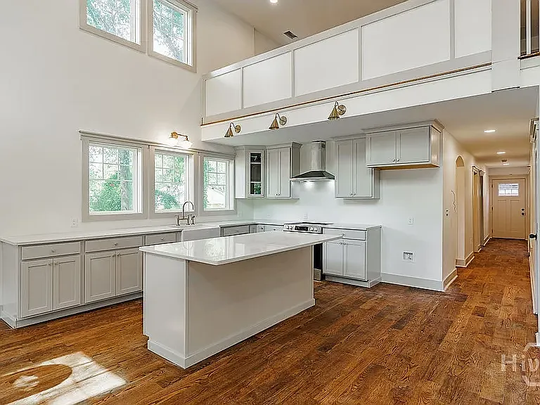 325 Stokes St — Photo 5
