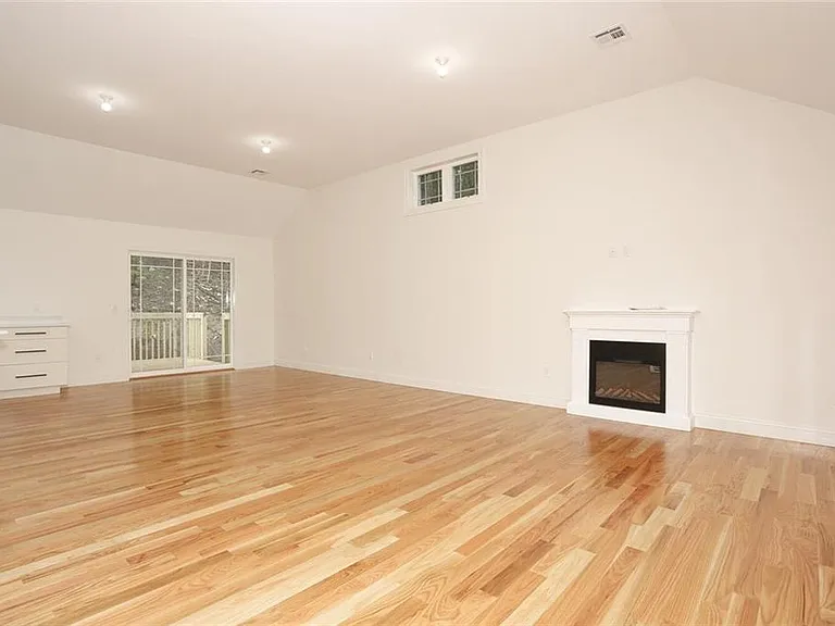 1097 W Route 1 #211-1 — Photo 4