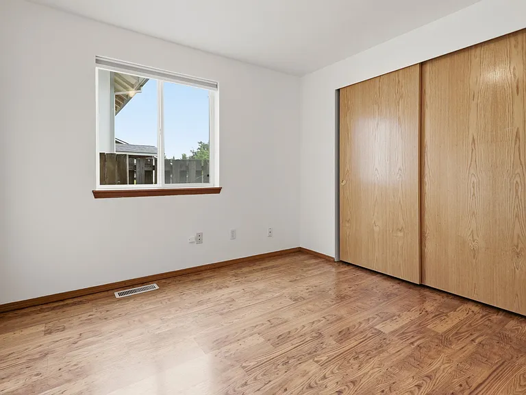 894 SE 71st Ave — Photo 14