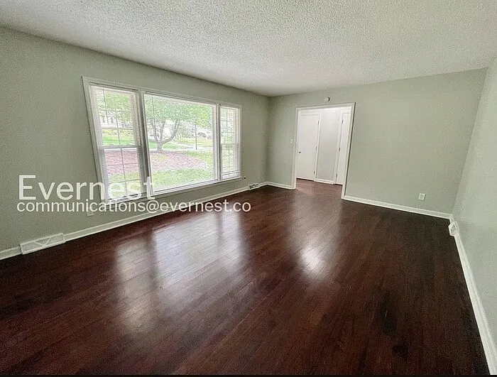 400 Wilcrest Dr — Photo 8