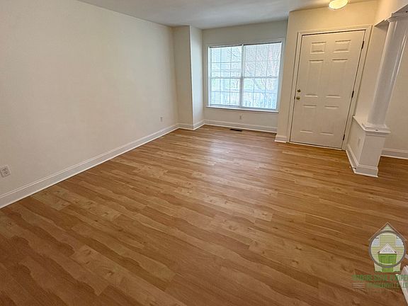 3rd image of 199 Woodlark St