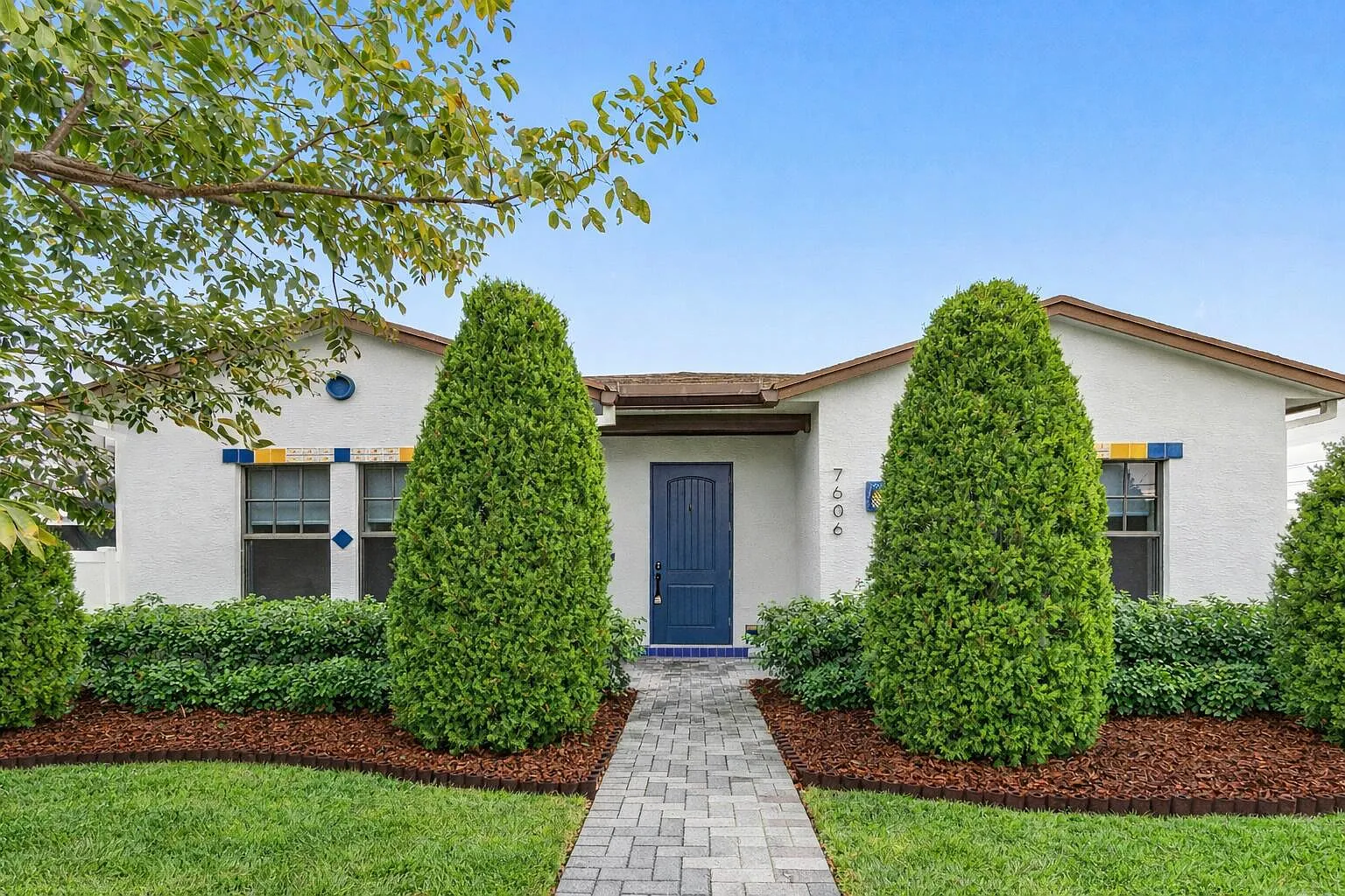 3 bed, 3.0 bath, 1687 sqft, $14,500 — Photo 4