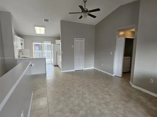 2527 W 76th St APT 208, Hialeah, FL 33016