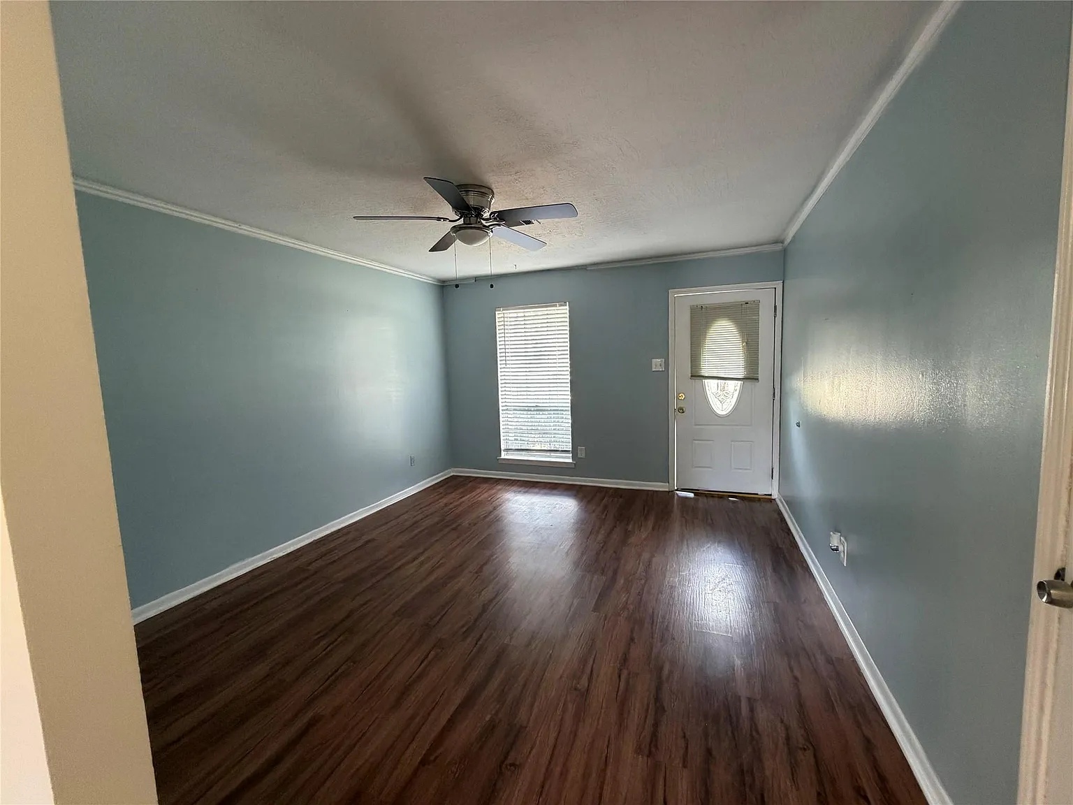 3 bed, 2.0 bath, 1398 sqft, $1,550 — Photo 3