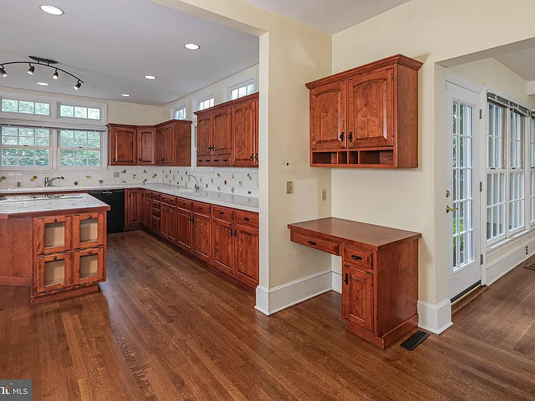 254 Jefferson Rd — Photo 20