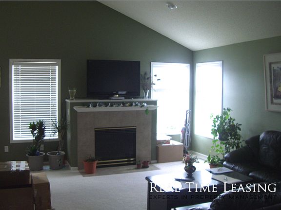 2nd image of 921 Lindsey Ln