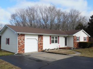 15910 E Fairfield Rd, Mount Vernon, IL 62864