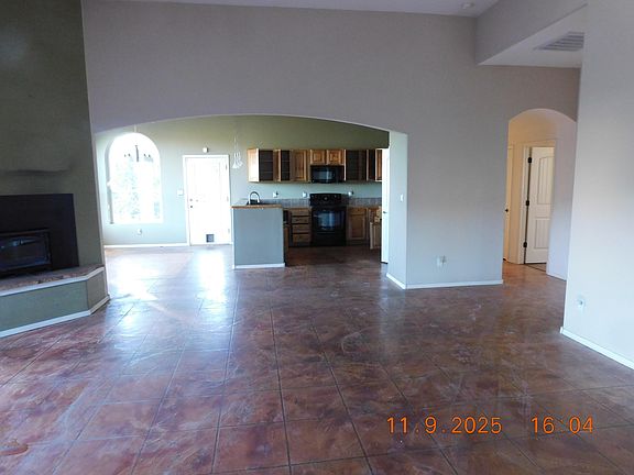 2nd image of 50 Steeplechase Rd