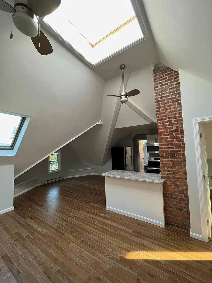 Building Photo - 264 Washington St #3