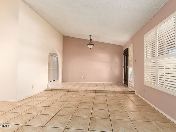 3rd image of 6131 W Sunnyside Dr