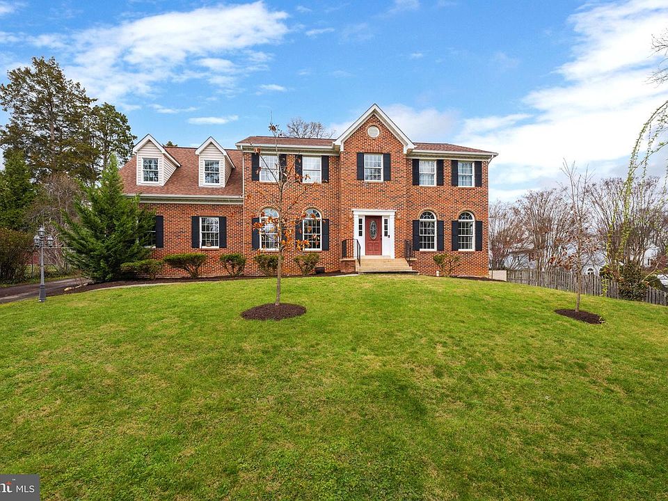 1st image of 3400 Woodland Ln