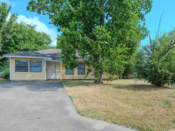 315 Acacia St, Lake Jackson, TX 77566