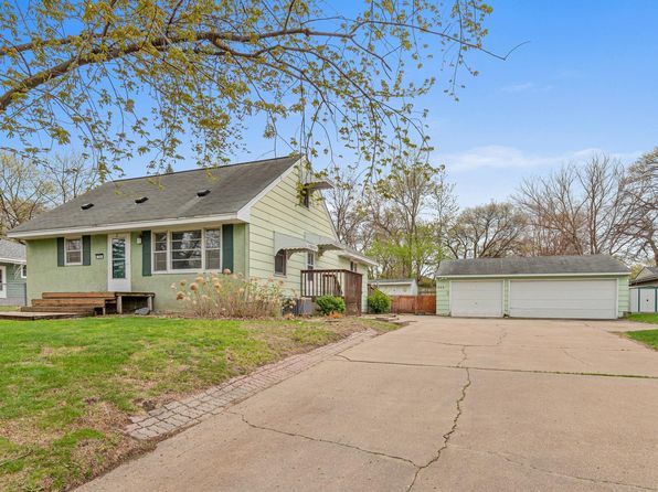 524 Fairmont St NE, Fridley, MN 55432