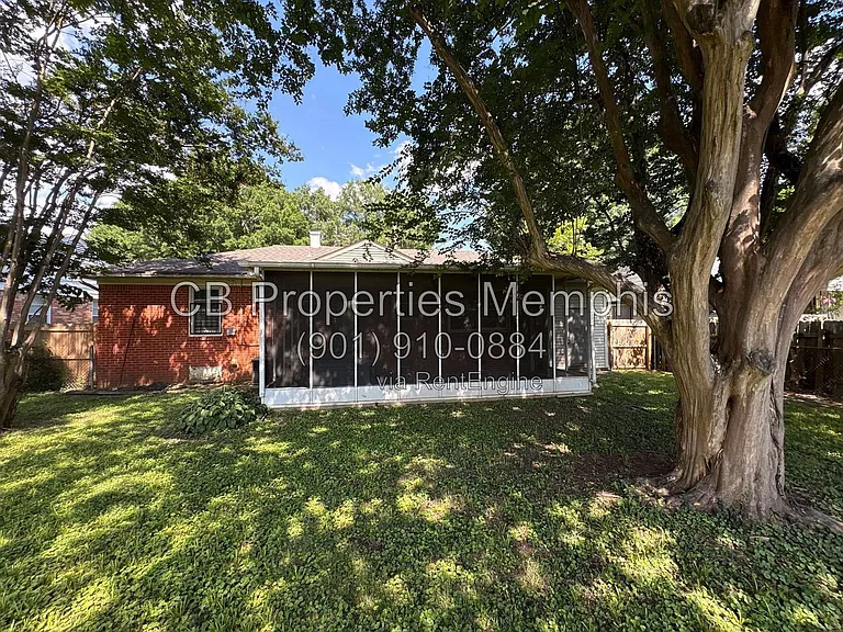1711 Myrna Ln — Photo 10