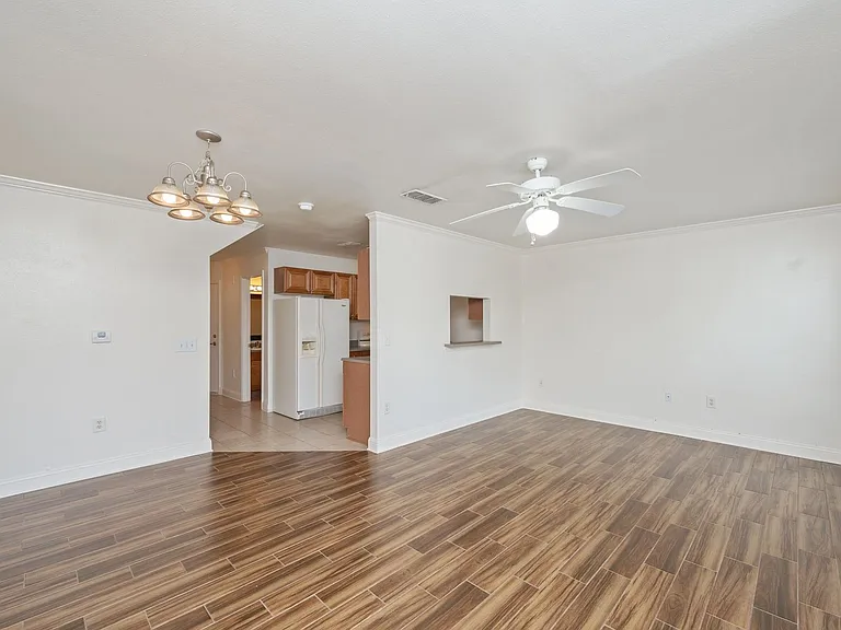 715 Majestic Dr — Photo 14