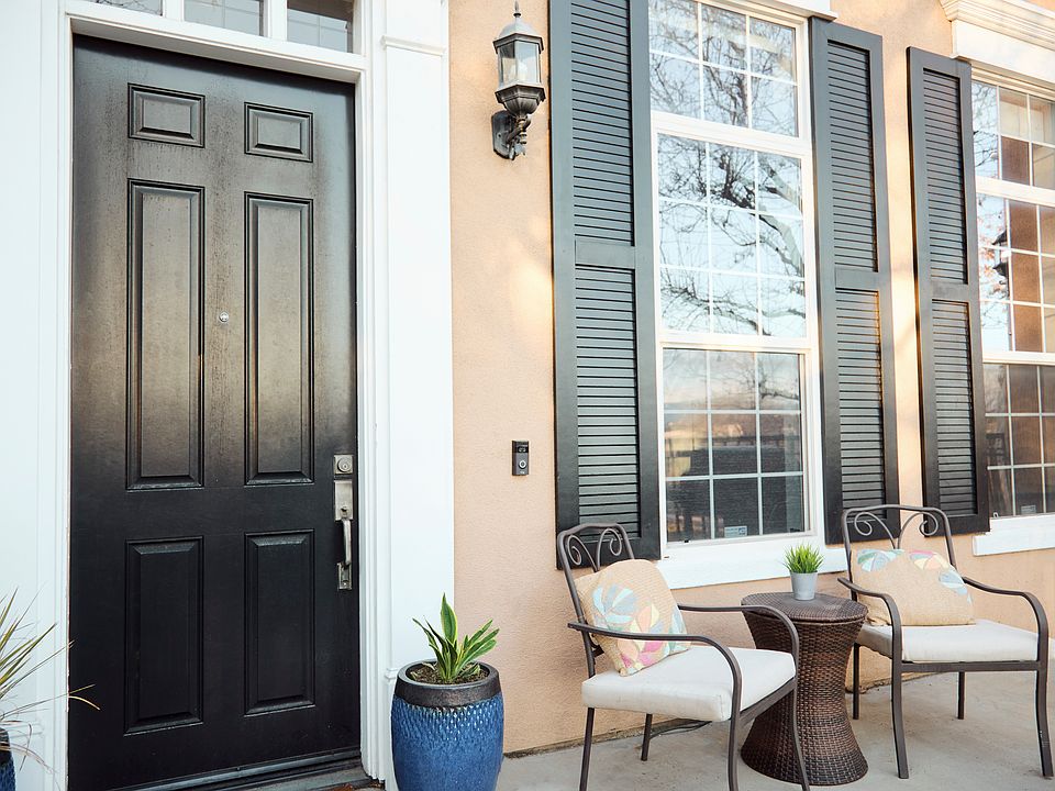 Front door/porch