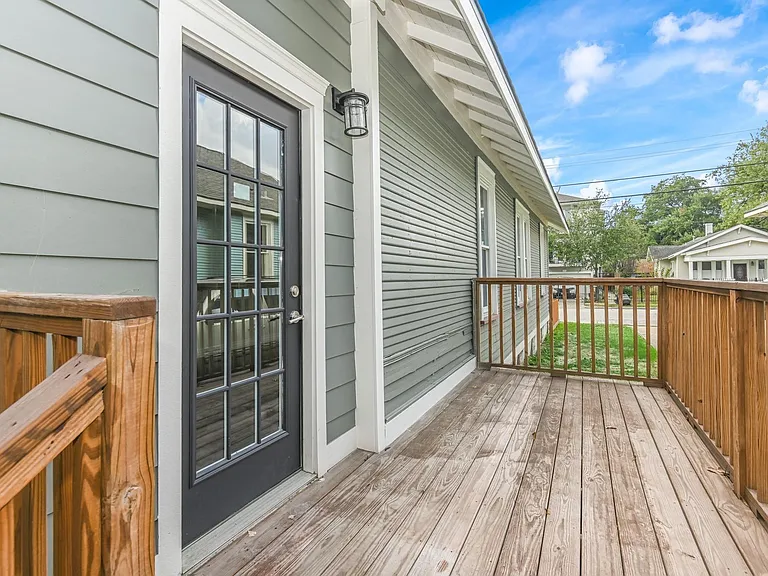 2902 Houston Ave — Photo 4