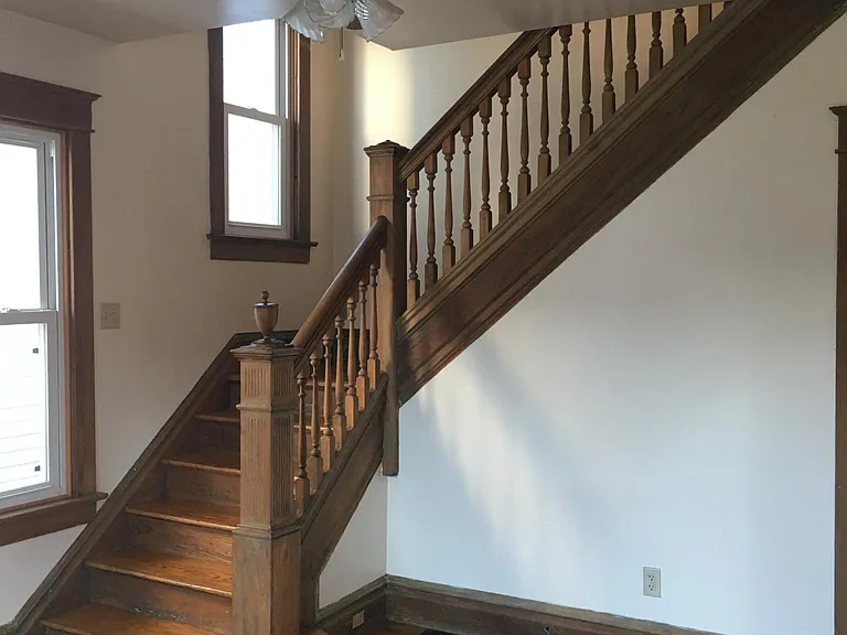 456 E School St — Photo 12