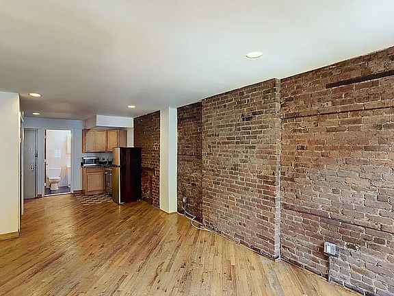 4th image of 120 Orchard St APT 3