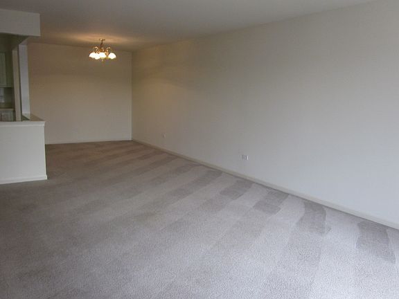 3rd image of 1210 E Washington St APT 201