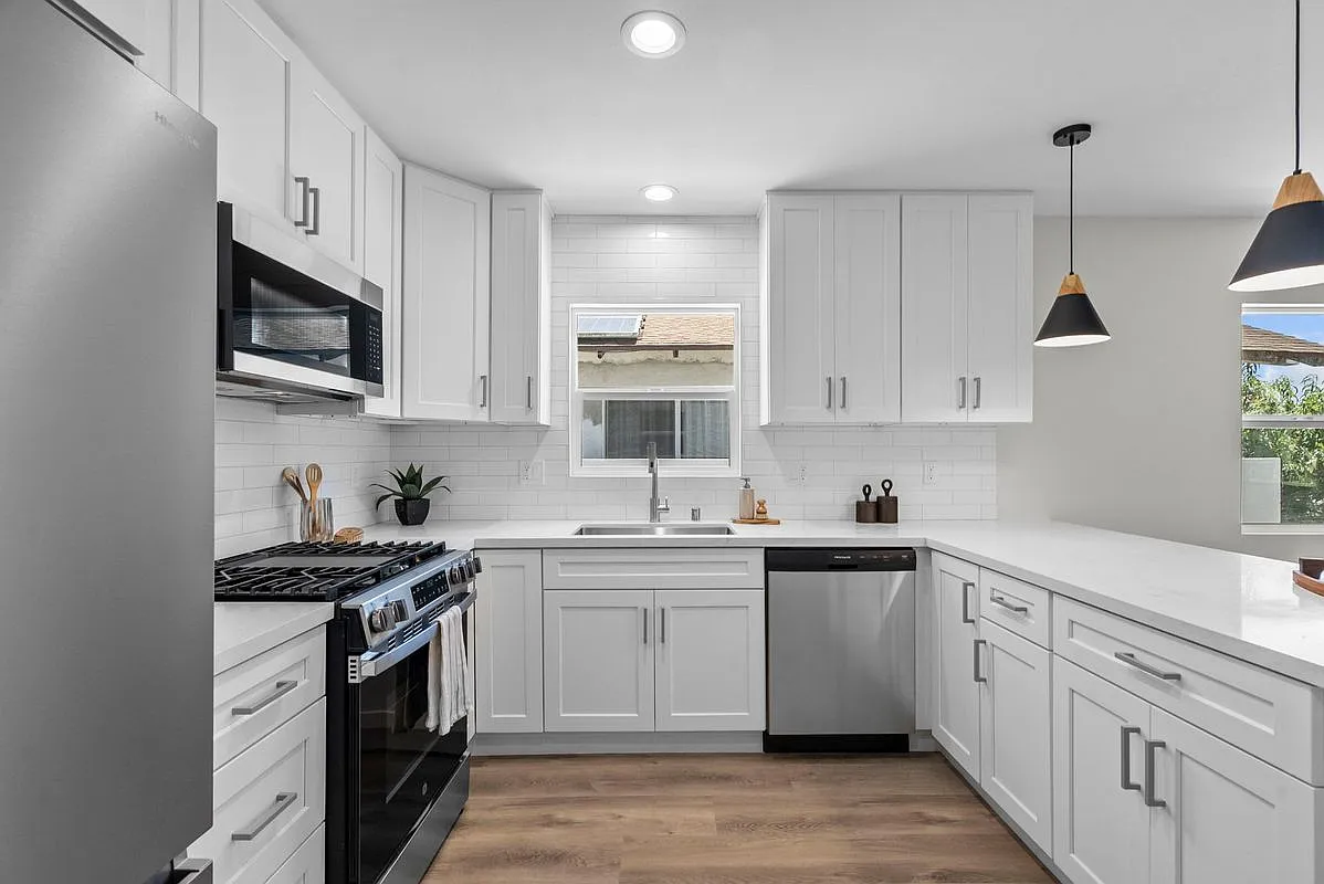 2 bed, 1.0 bath, 1000 sqft, $3,600 — Photo 1